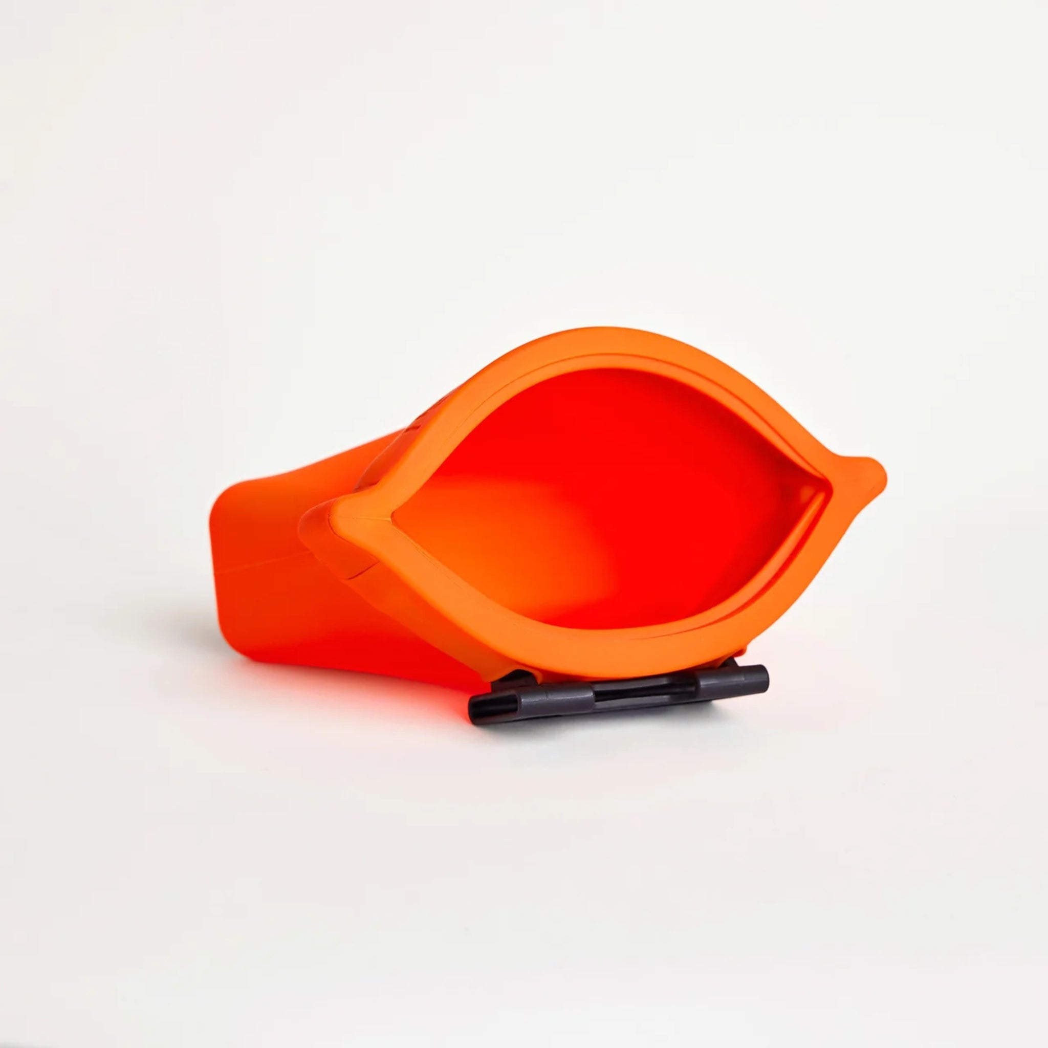 Clementine Ultimate Treat Pouch The Large by Voilà Pets showing the wide-mouth opening