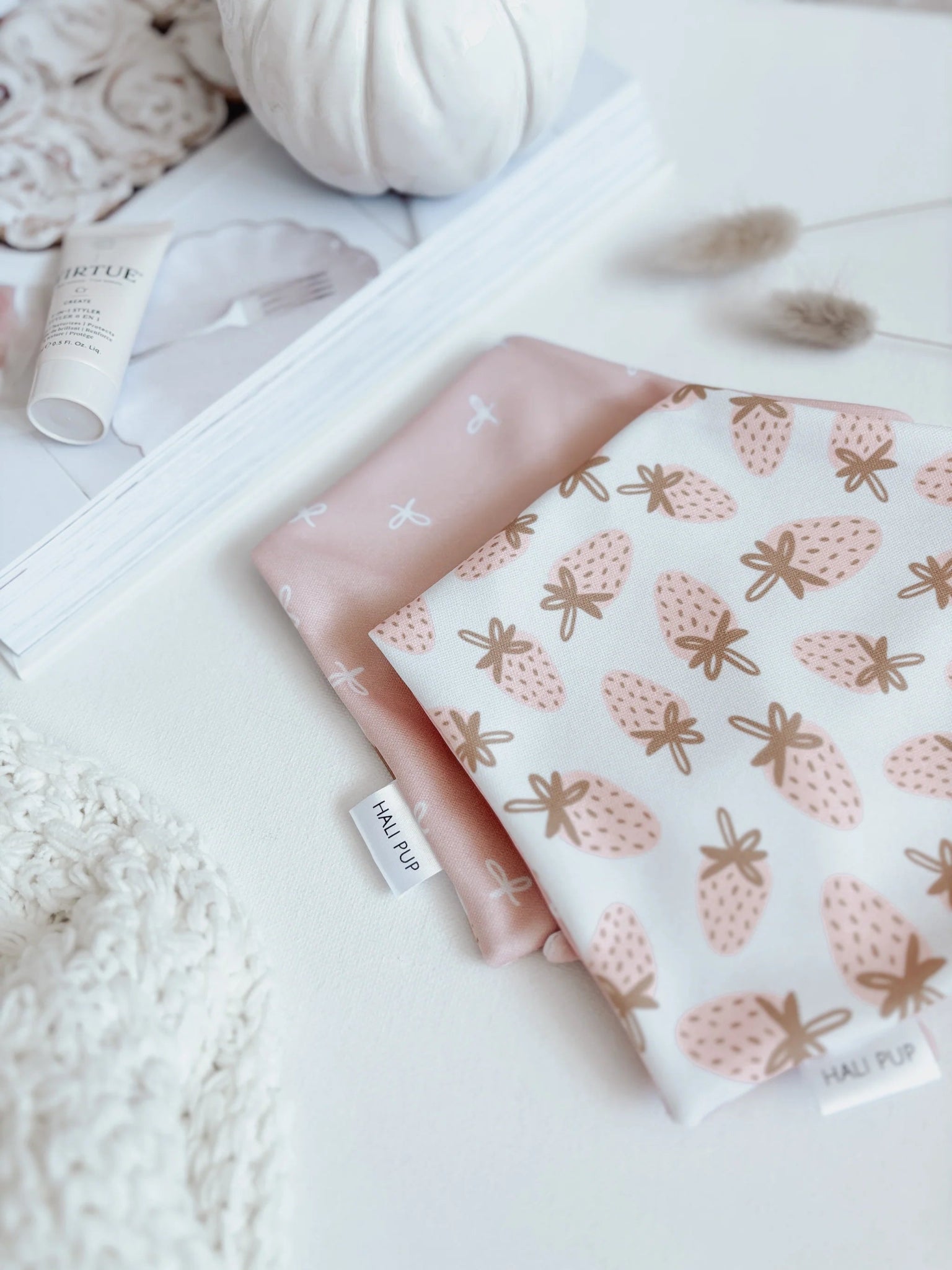 Dog Bandana - Ditzy Strawberries With Reversible Bows - Halipup - La Maison Mou