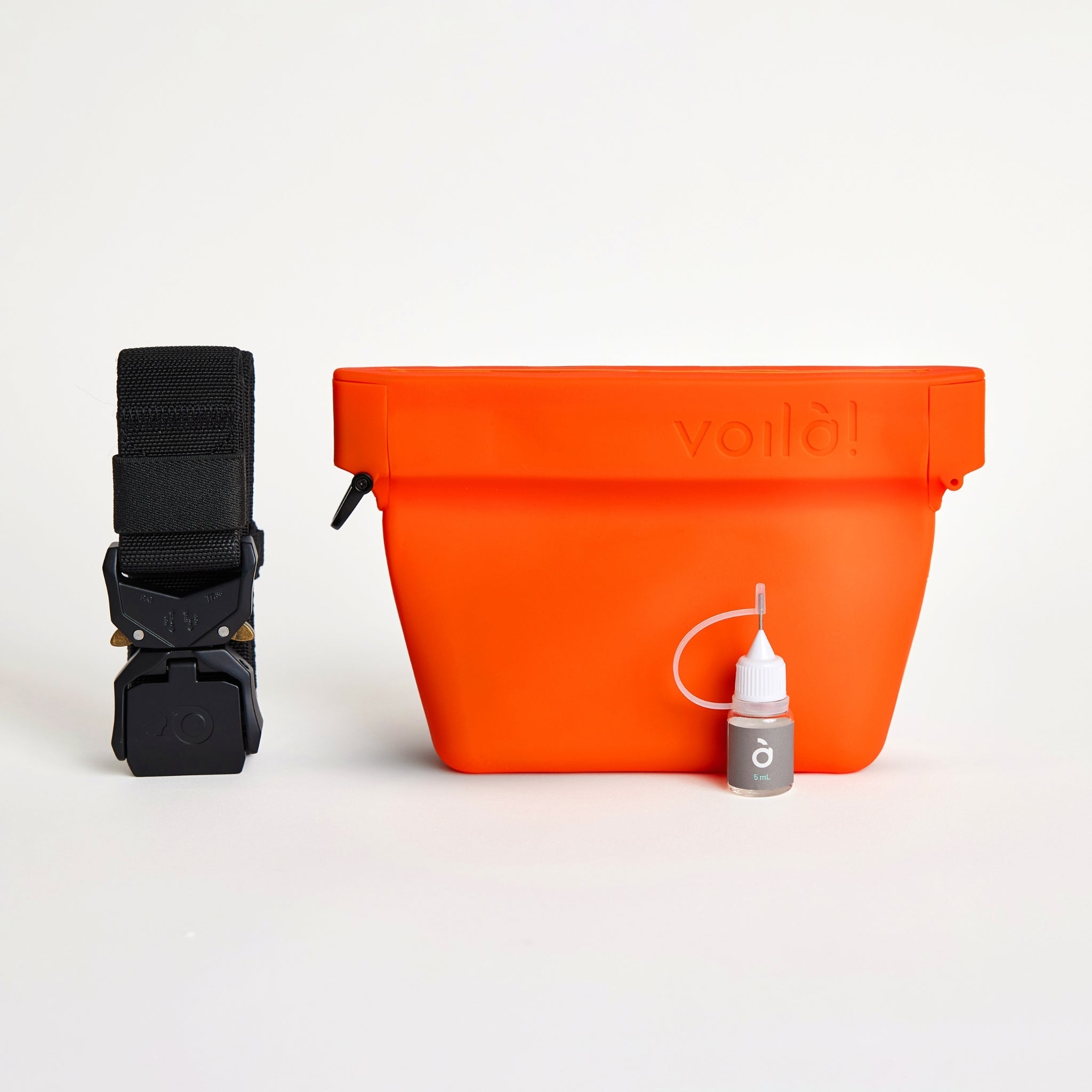 The complete clementine orange Voilapets Ultimate Treat Pouch The Standard set, including the silicone training pouch, heavy-duty black tactical belt buckle, and a small maintenance oil bottle.